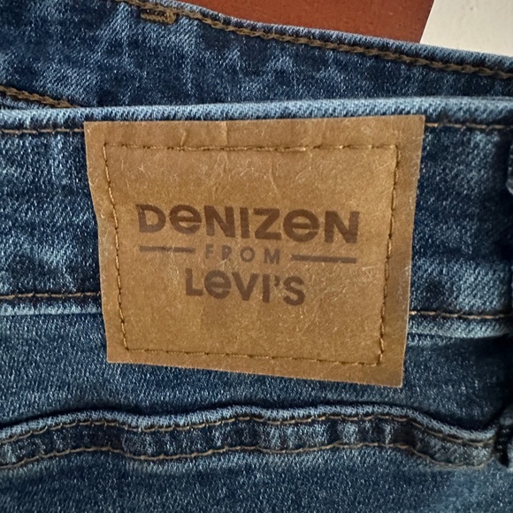 Distressed crop Denizen from Levi’s jeans. Dark color blue. Women’s size 12. - Picture 5 of 5